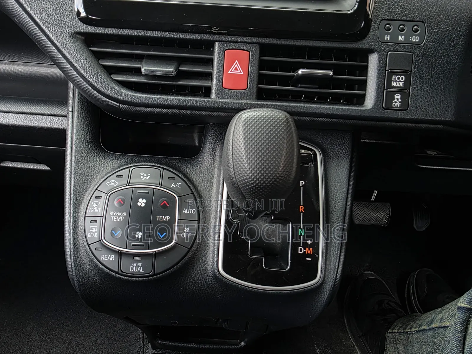 Toyota Noah 2019 Silver