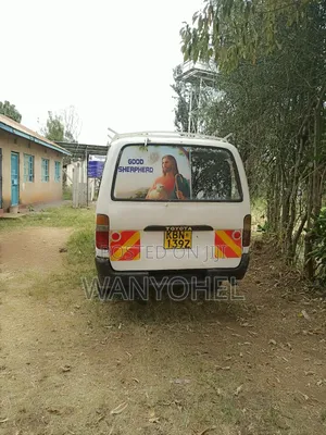 Toyota HiAce 2006 White
