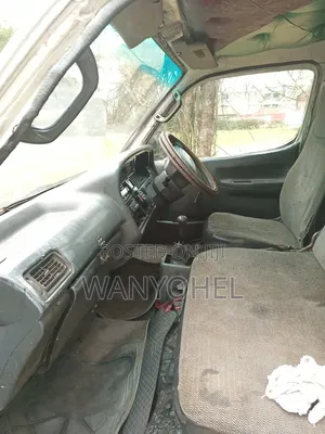 Toyota HiAce 2006 White