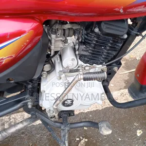Bajaj Boxer 125 2024 Red