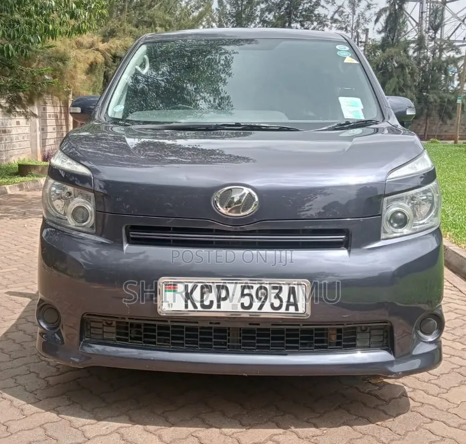 Toyota Voxy 2010 Gray