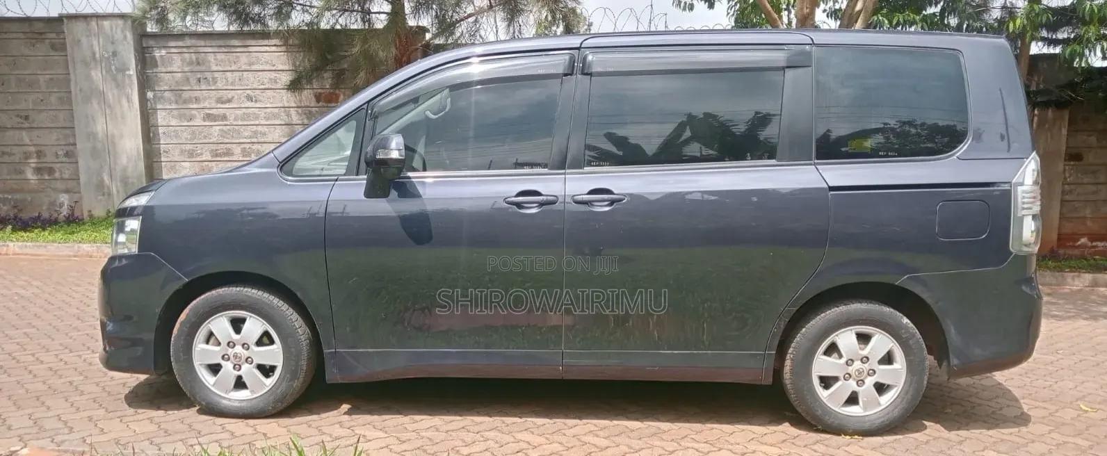 Toyota Voxy 2010 Gray