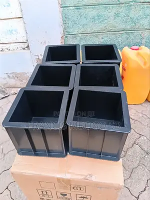 Concrete Cube Moulds/ Plastic Cubes New