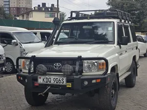 Toyota Land Cruiser 2016 Gold