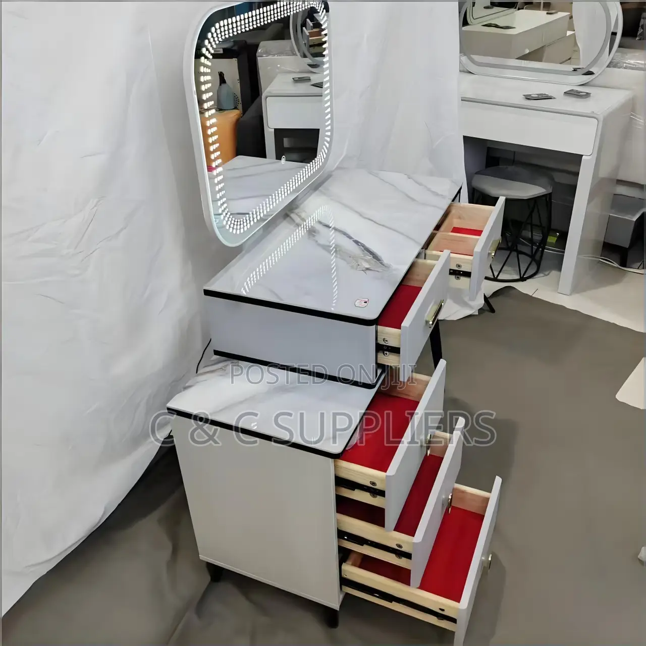 Vanity Make Up Table With Light