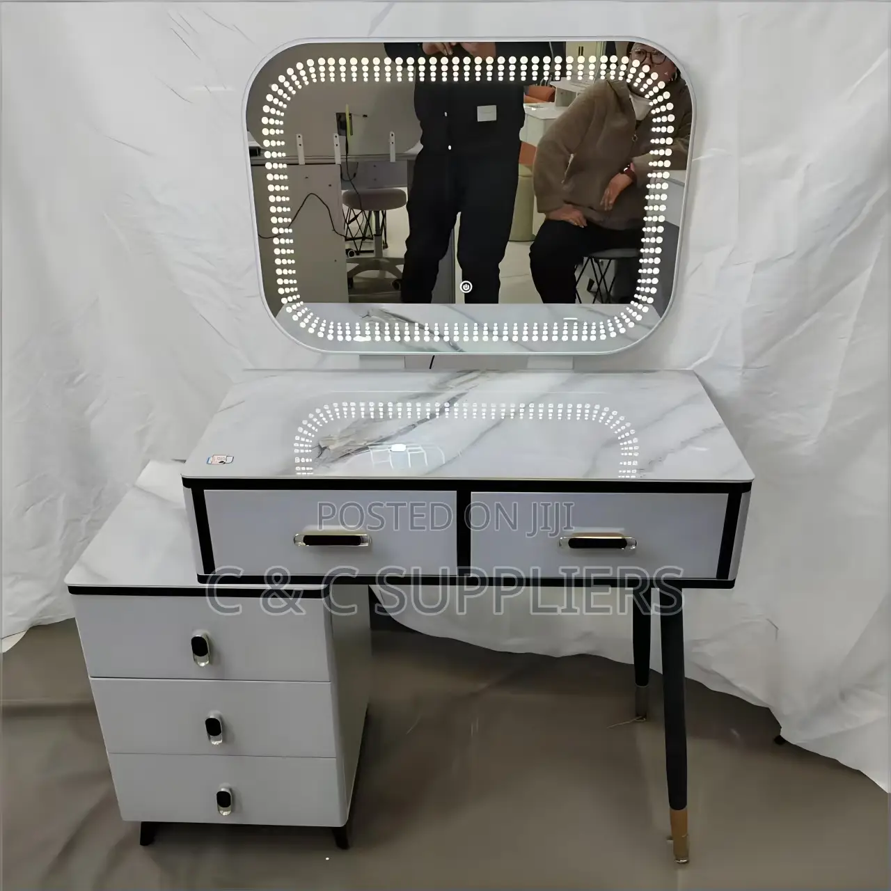 Vanity Make Up Table With Light