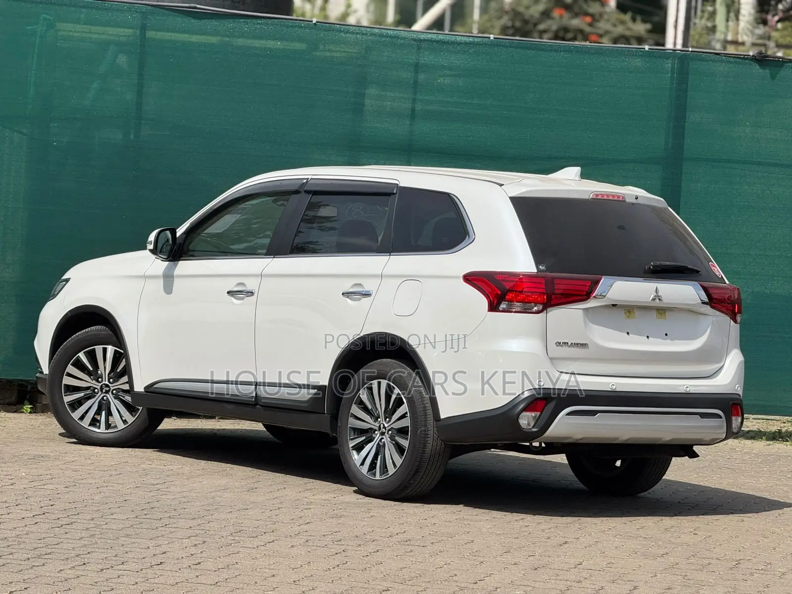 Mitsubishi Outlander 2020  White 