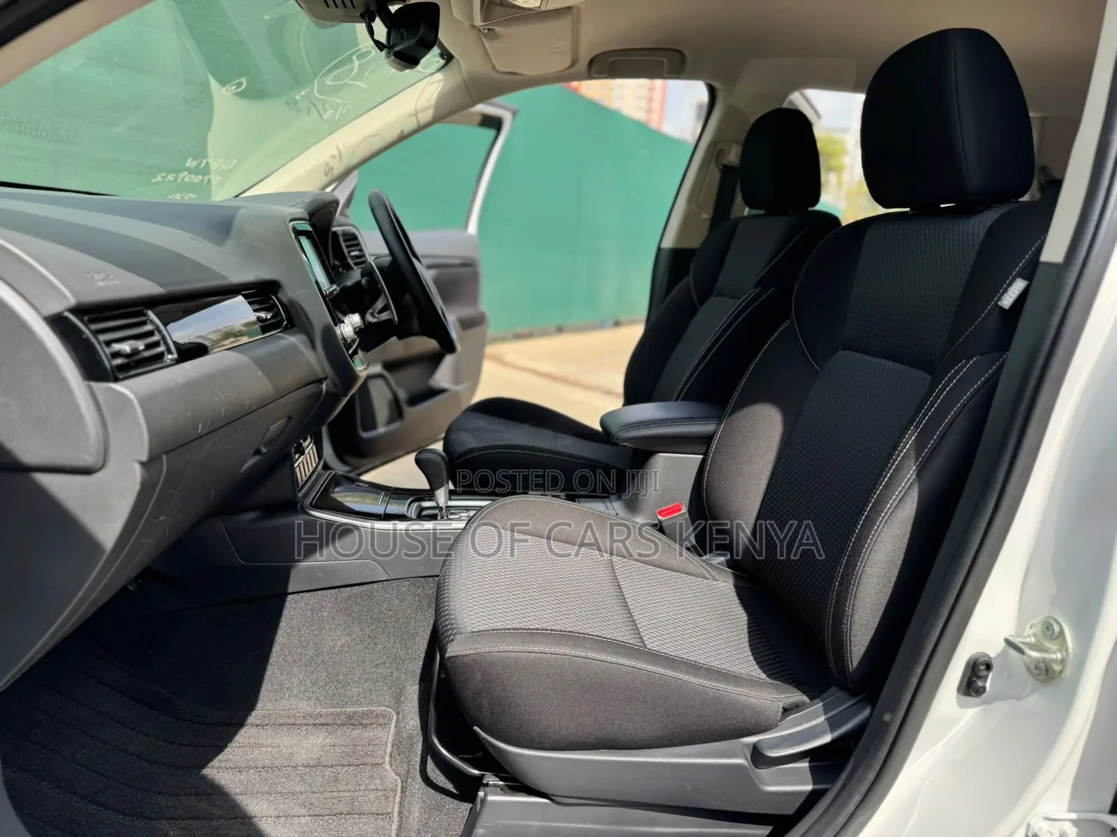 Mitsubishi Outlander 2020  White 