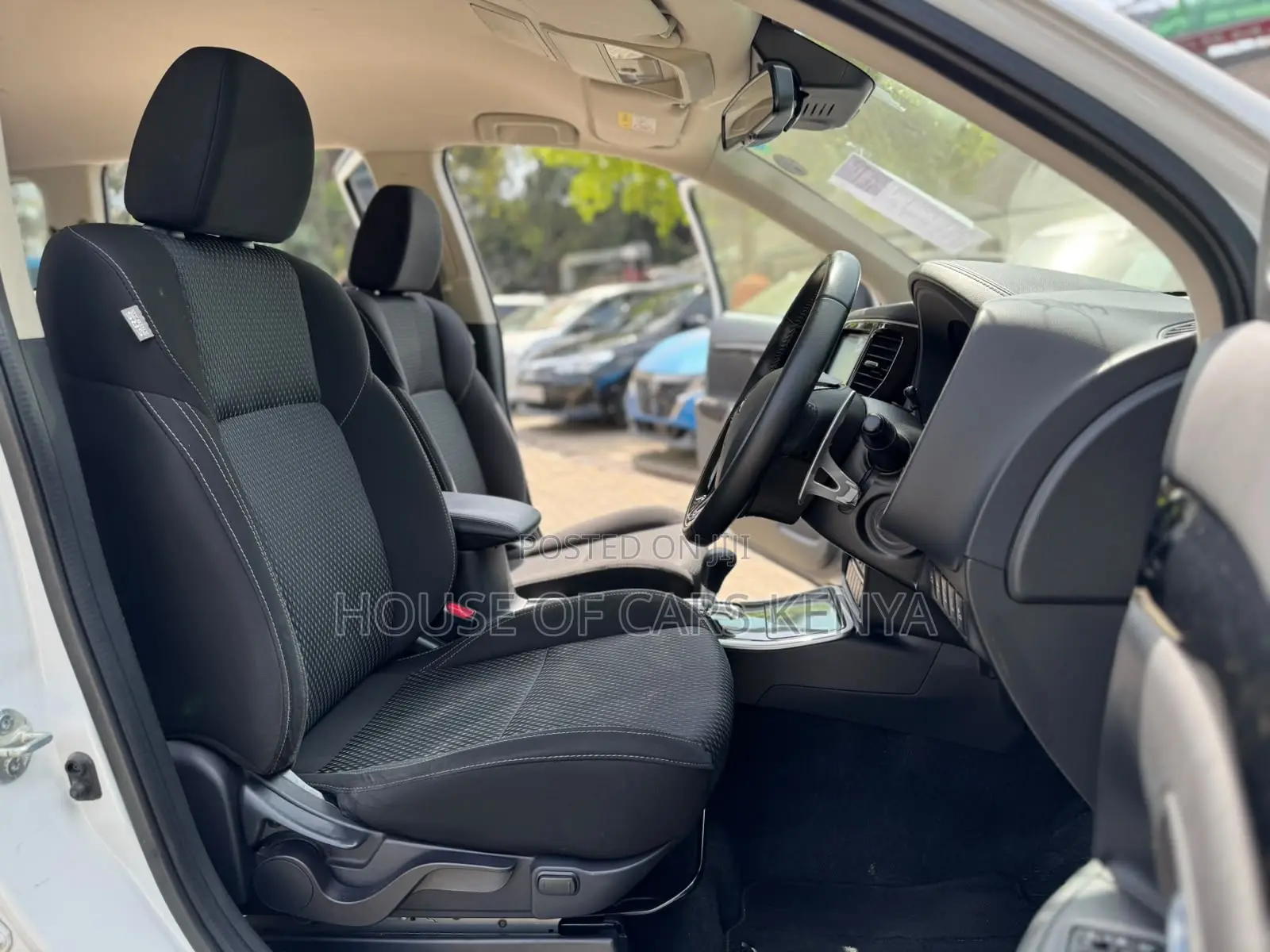 Mitsubishi Outlander 2020  White 