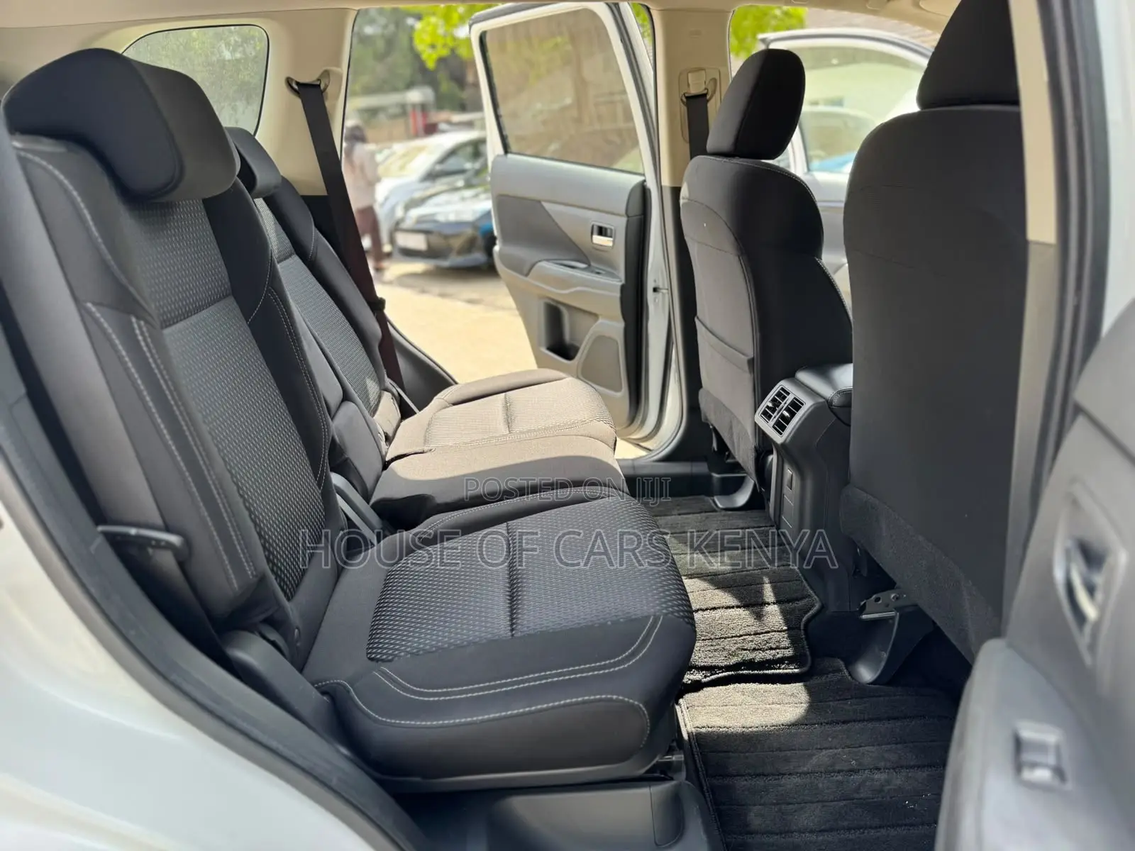 Mitsubishi Outlander 2020  White 