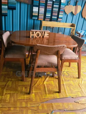 Round 4 Seater Dinning Table