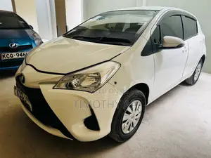 Toyota Vitz 1.3 FWD 5dr 2017 White