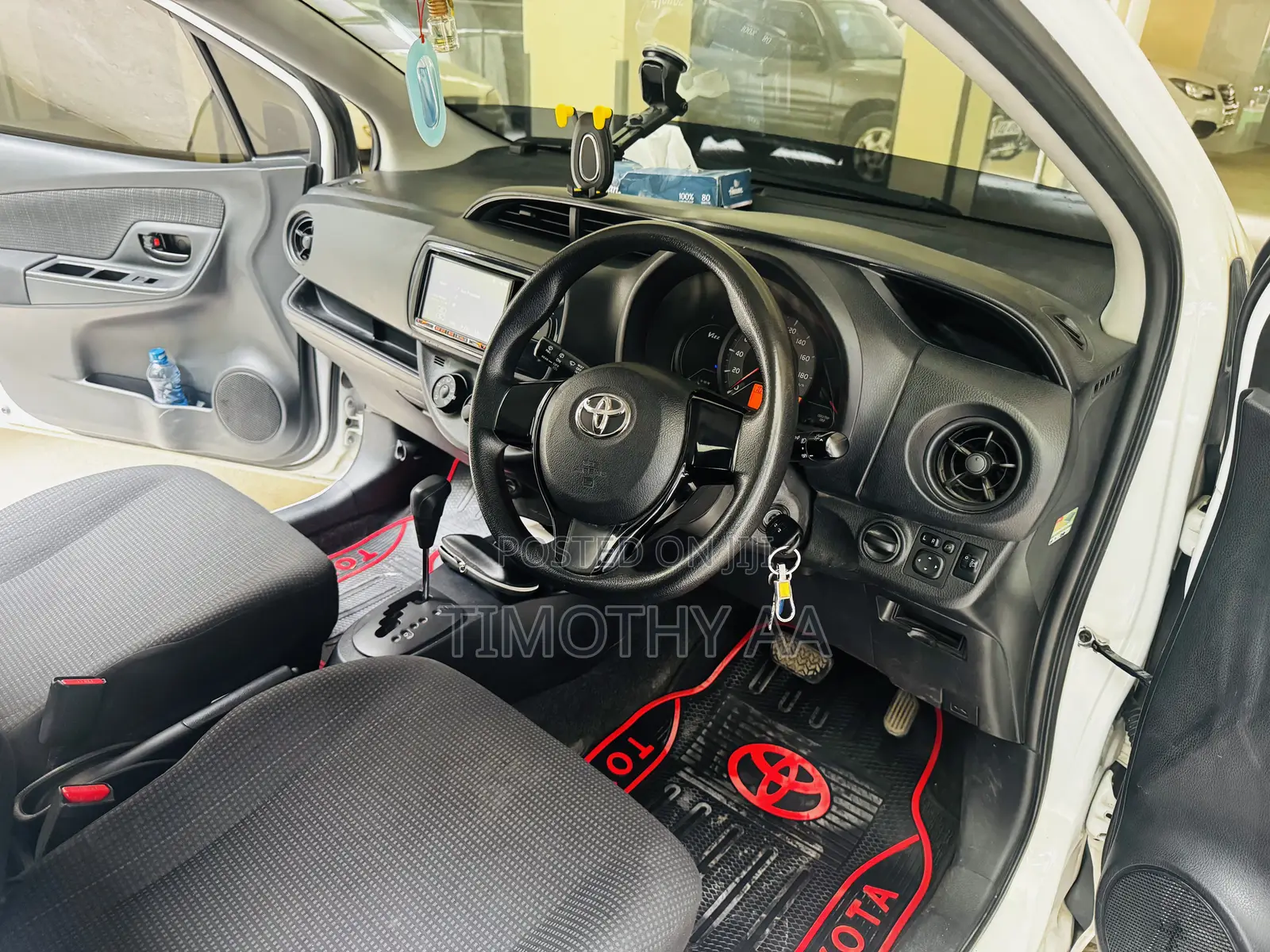 Toyota Vitz 1.3 FWD 5dr 2017 White
