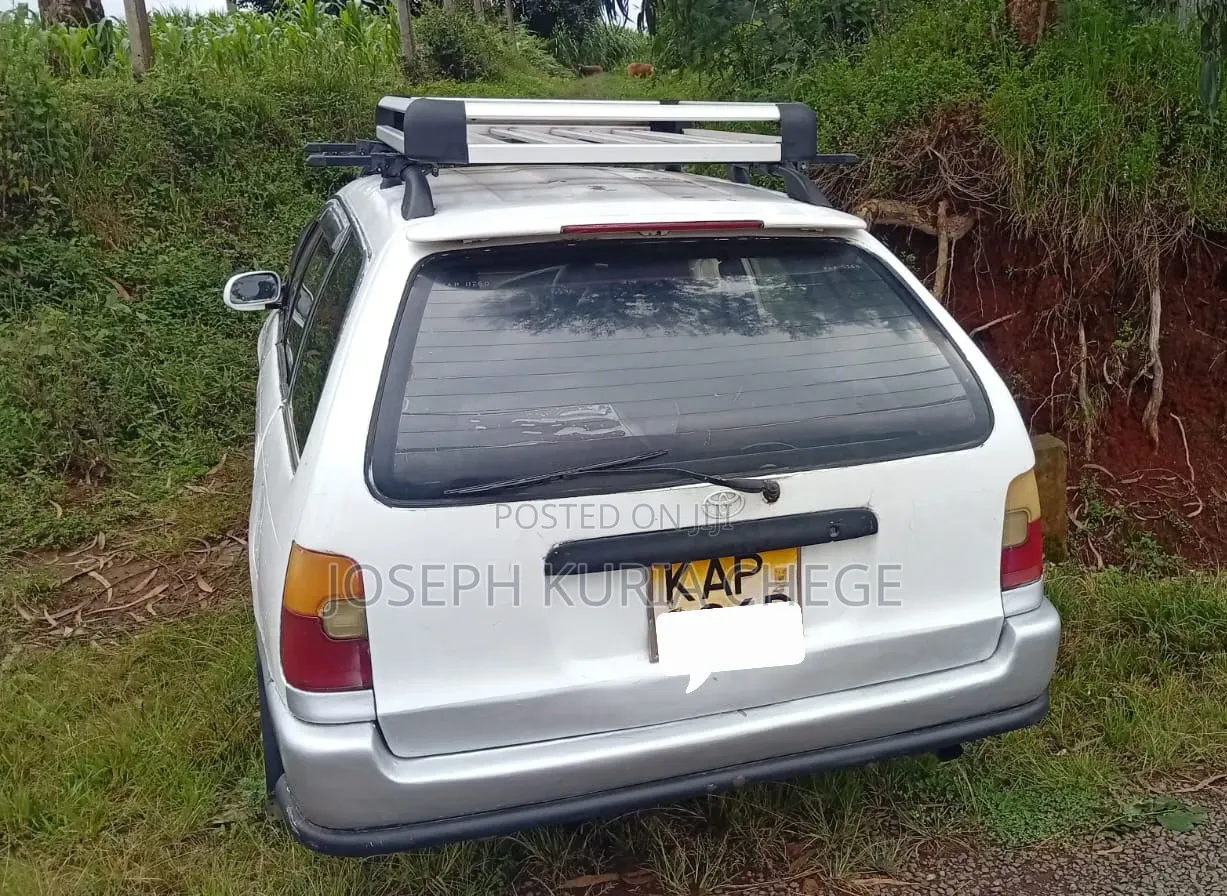 Toyota Corolla 1998 White