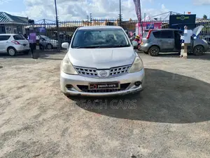 Nissan Tiida 2010 Silver