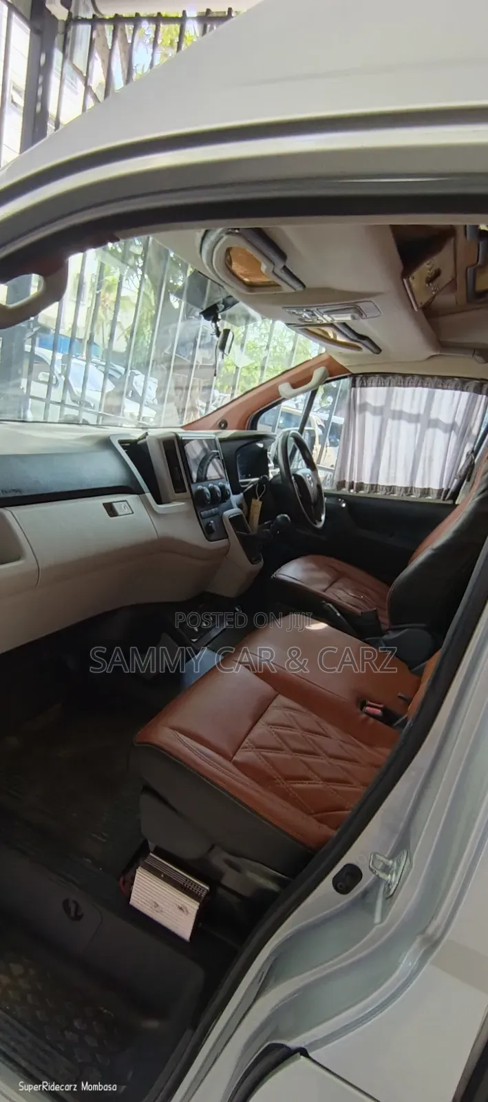 Toyota HiAce 2021 Silver