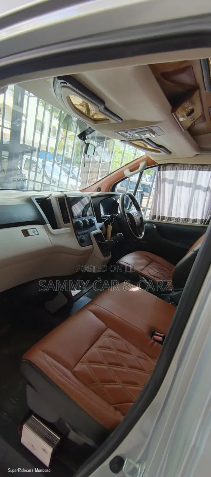 Toyota HiAce 2021 Silver