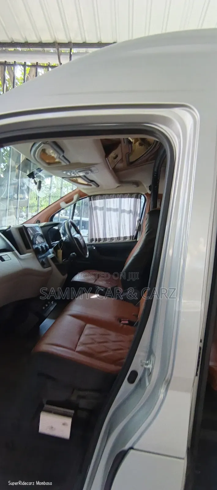Toyota HiAce 2021 Silver