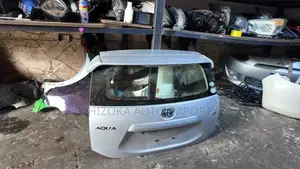 Toyota Aqua Nhp10 Boot Lid Original Ex-Japan