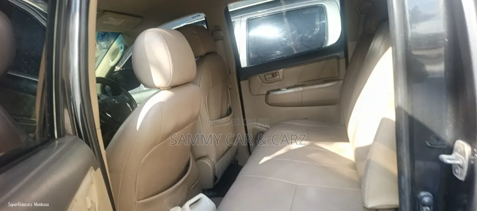 Toyota Hilux 2013 Black