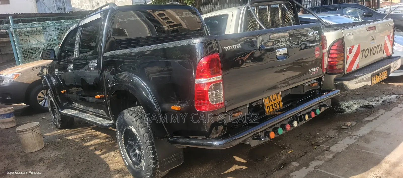 Toyota Hilux 2013 Black