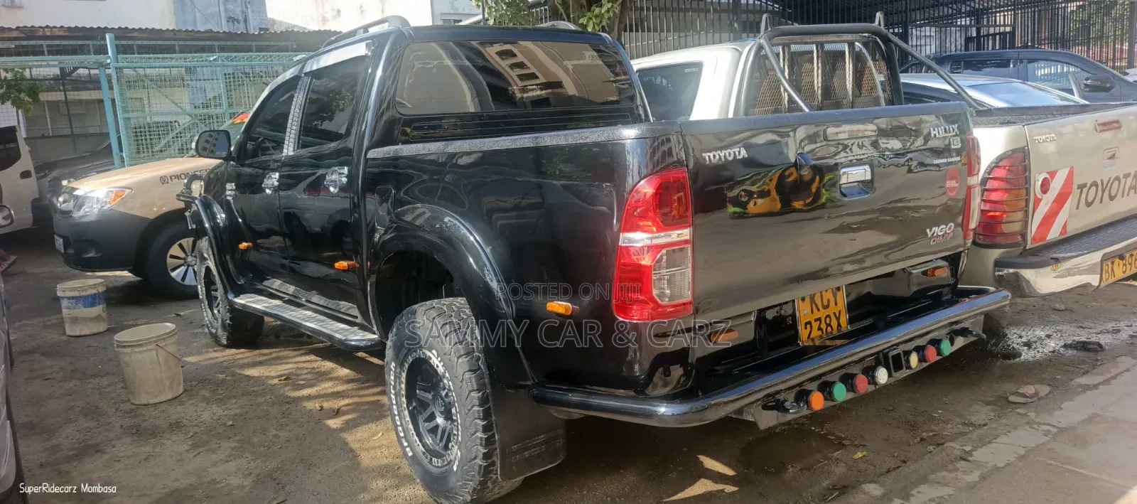 Toyota Hilux 2013 Black