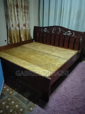 Mahogany Hardwood Bed 6*6 ( 6 by 6) Slightly Used - Negotiable