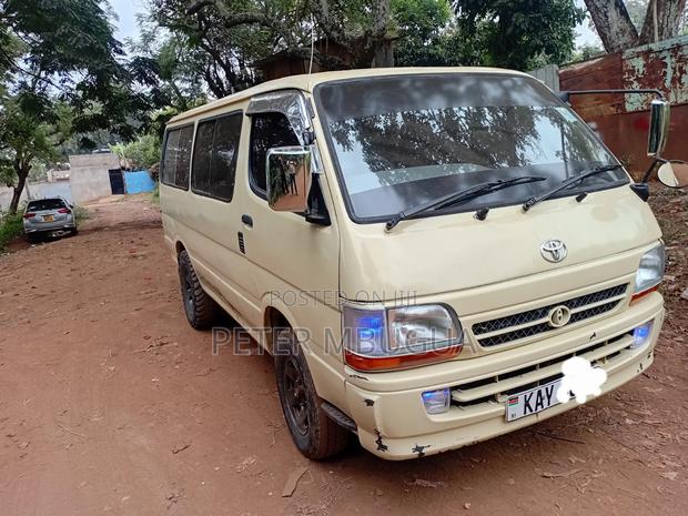 Toyota HiAce 2001 Beige