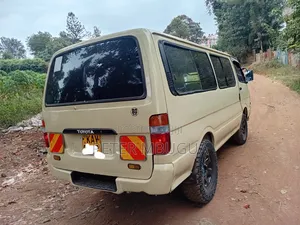 Toyota HiAce 2001 Beige