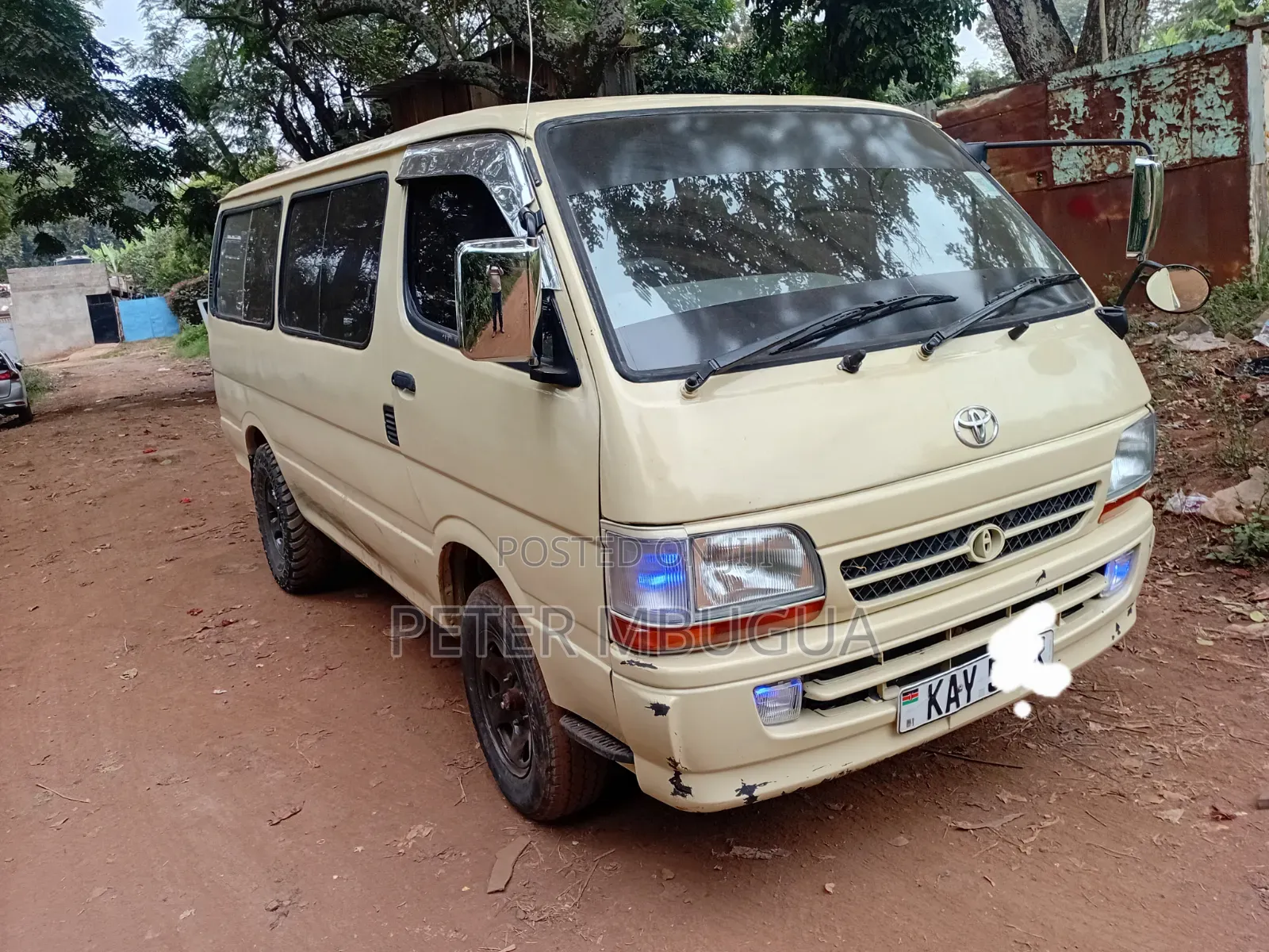 Toyota HiAce 2001 Beige