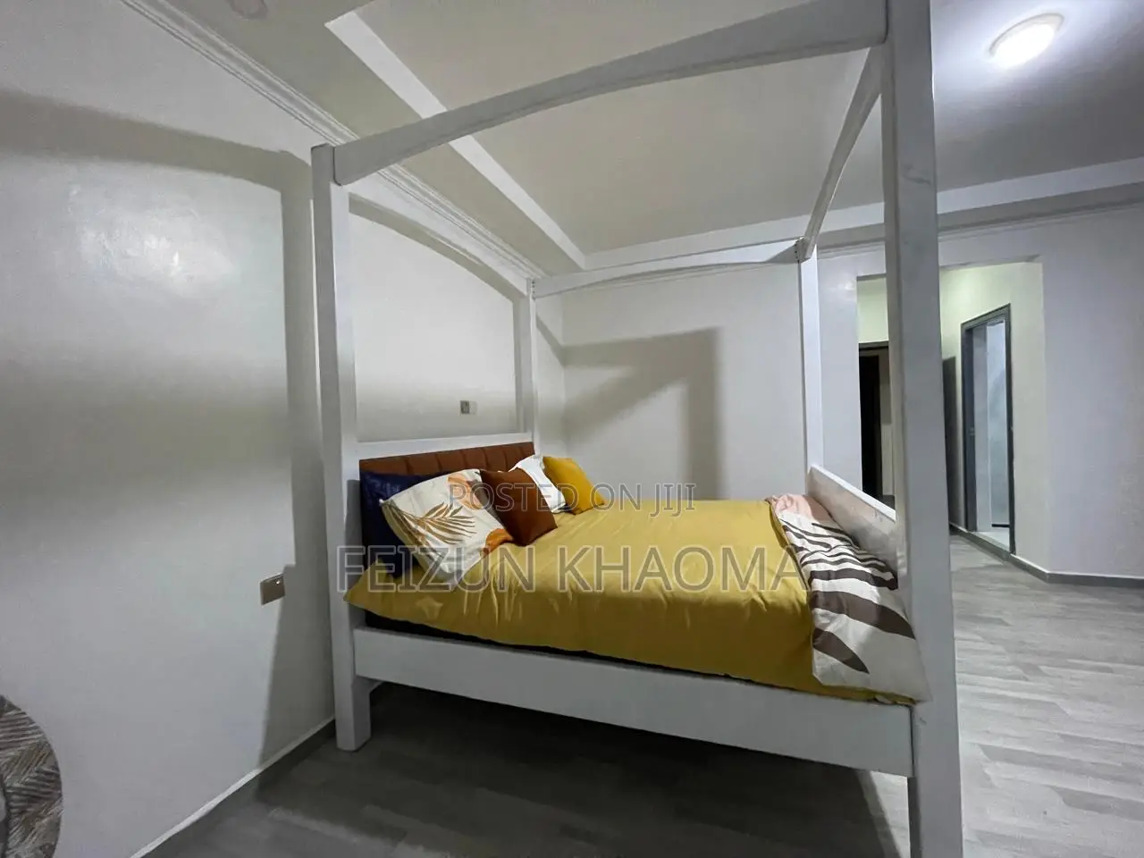 Canopy Bed With Mattress