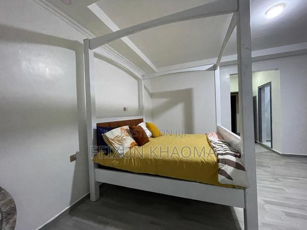 Canopy Bed - thumbnail 2