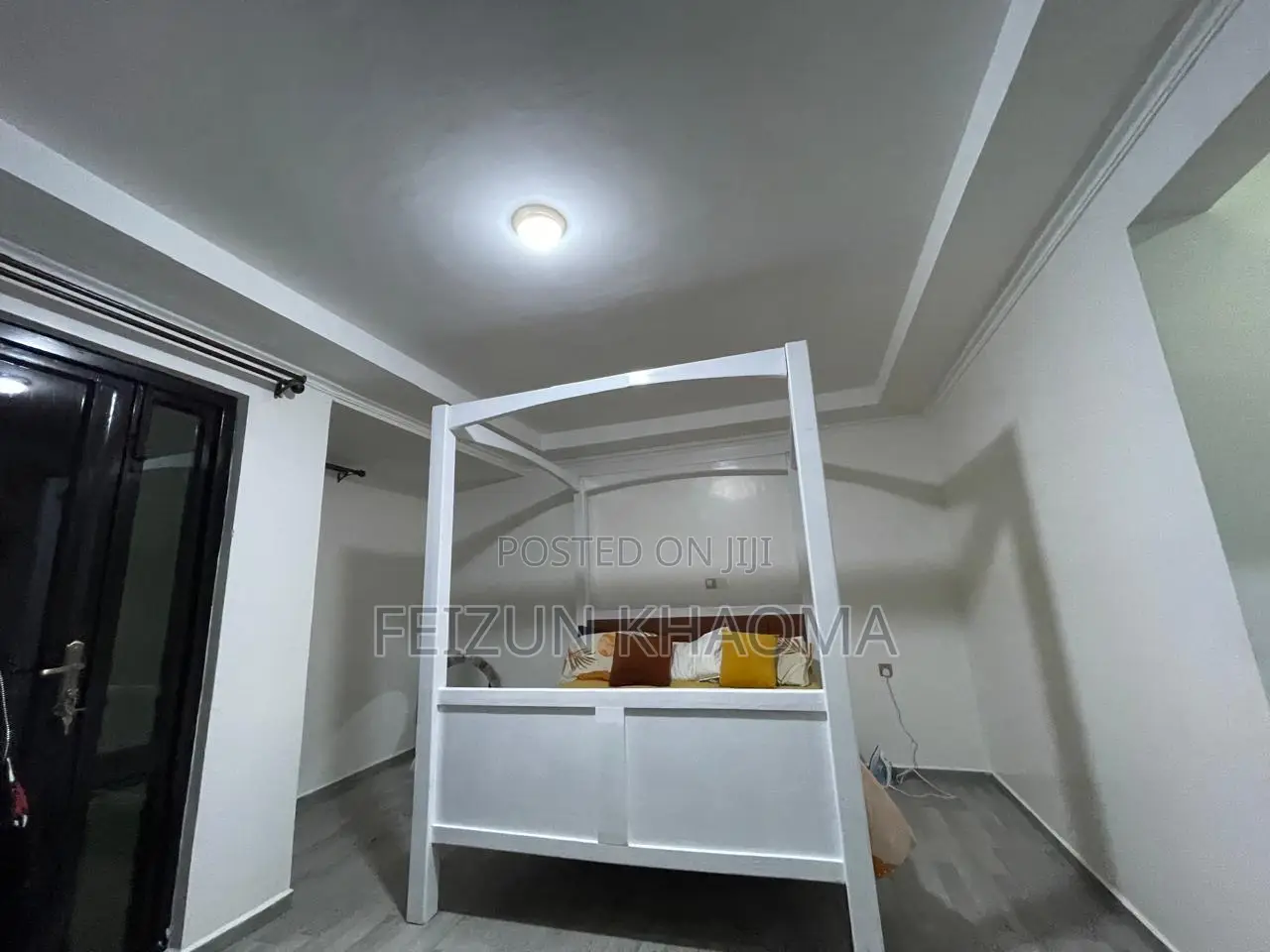 Canopy Bed With Mattress