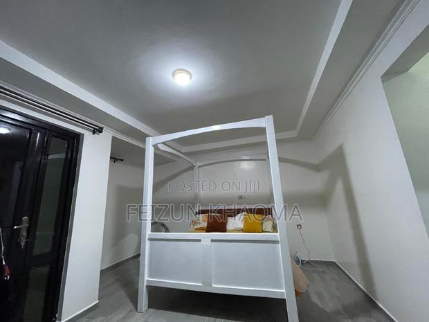 Canopy Bed - thumbnail 3