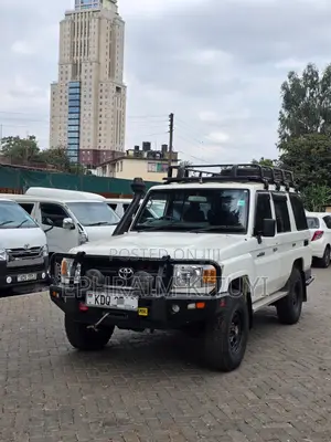 Toyota Land Cruiser 2016 White