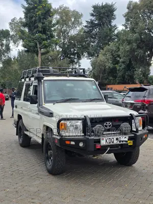Toyota Land Cruiser 2016 White