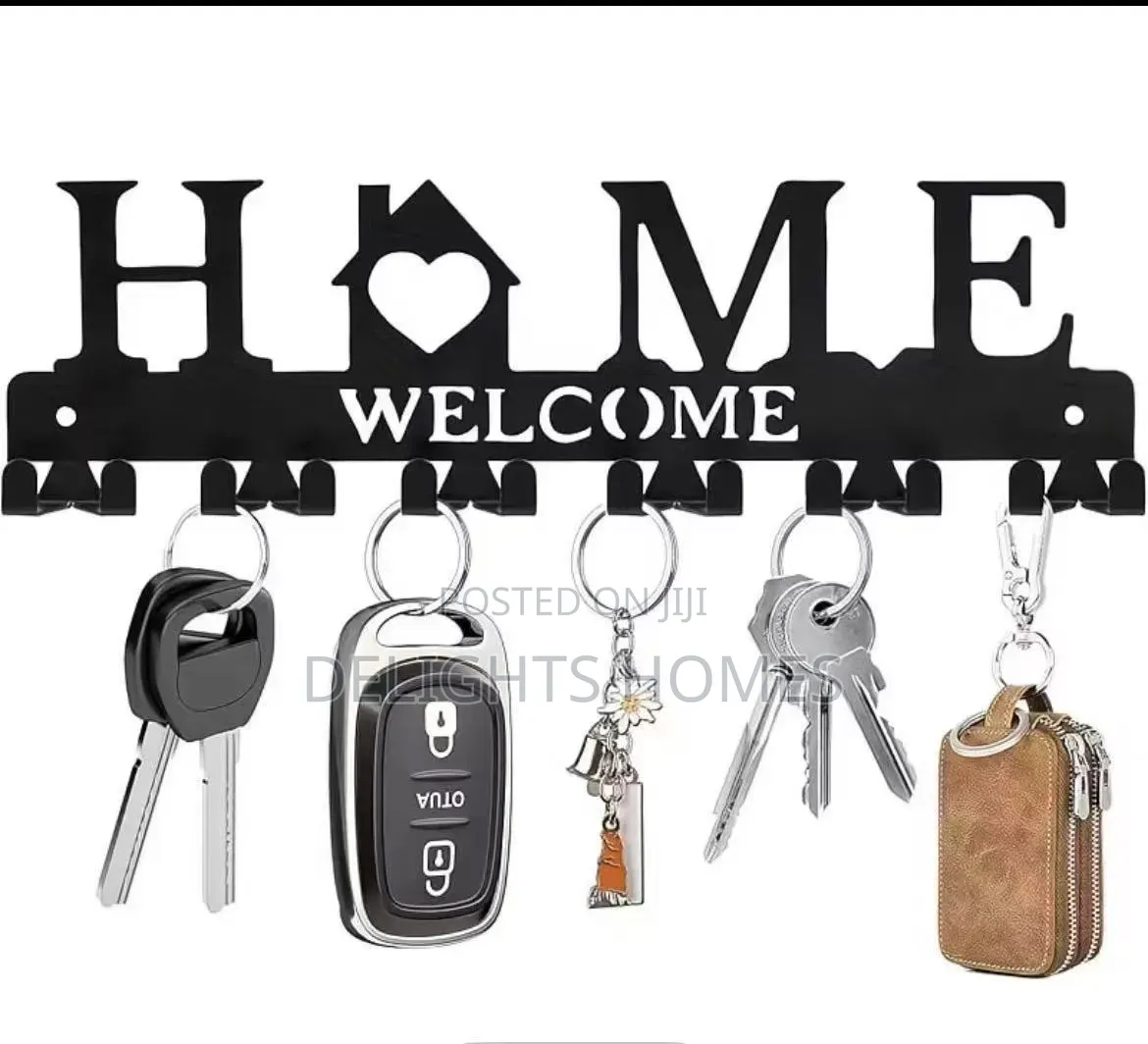 Black Metal Wall-Mounted Key Holder_car