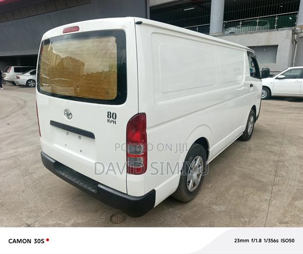 Toyota HiAce 2019 White - thumbnail 2