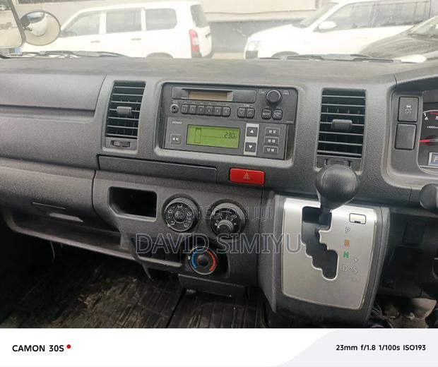 Toyota HiAce 2019 White - thumbnail 10