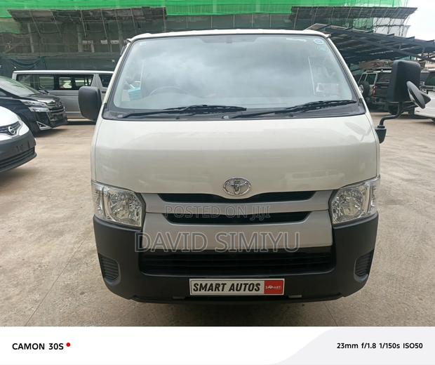 Toyota HiAce 2019 White - thumbnail 11