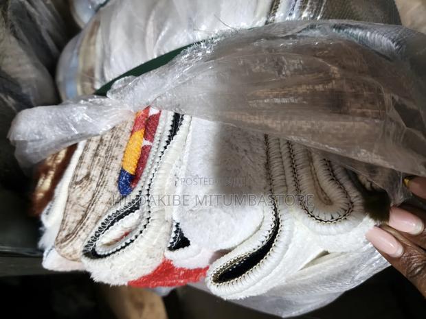 Quality Mitumba Bales Crème Mitumba Doormats and Carpets - thumbnail 2