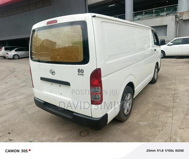 Toyota HiAce 2019 White - thumbnail 14