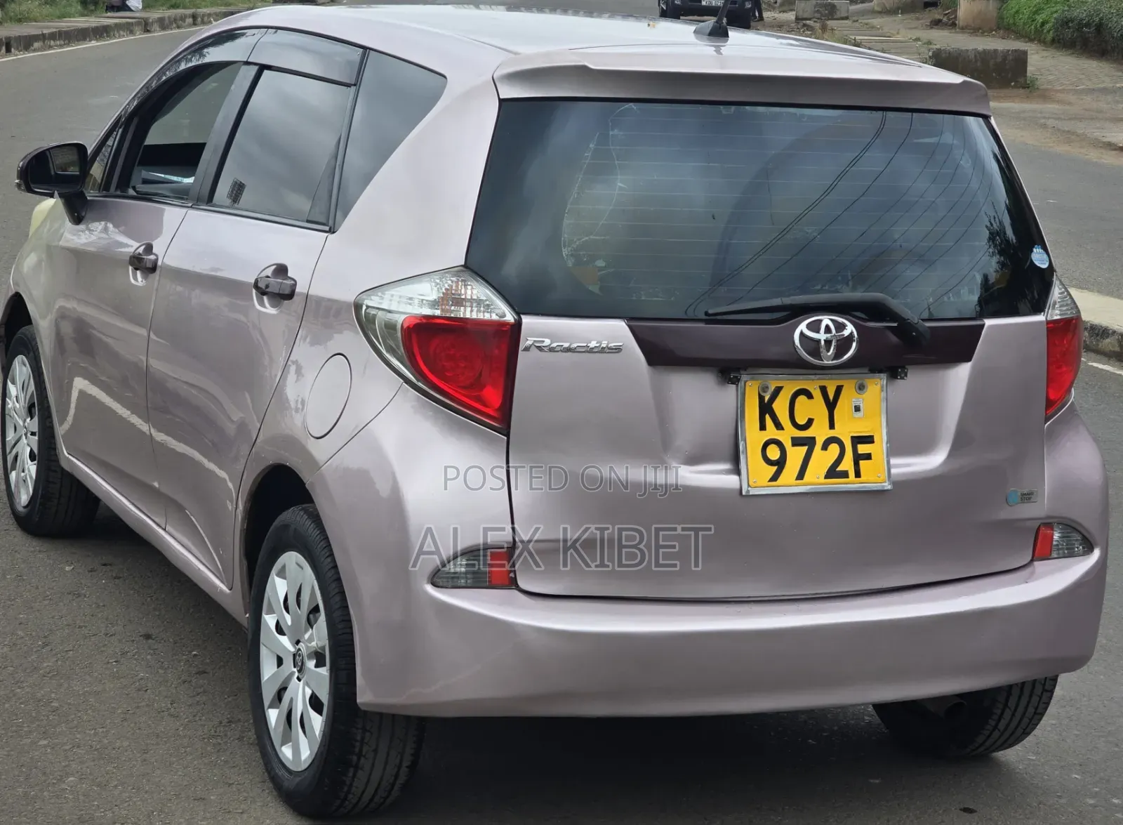 Toyota Ractis 2012