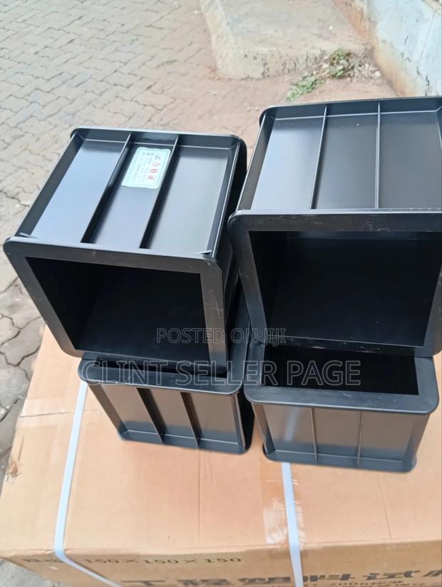 Heavy Duty Plastic Cube Moulds - thumbnail 2