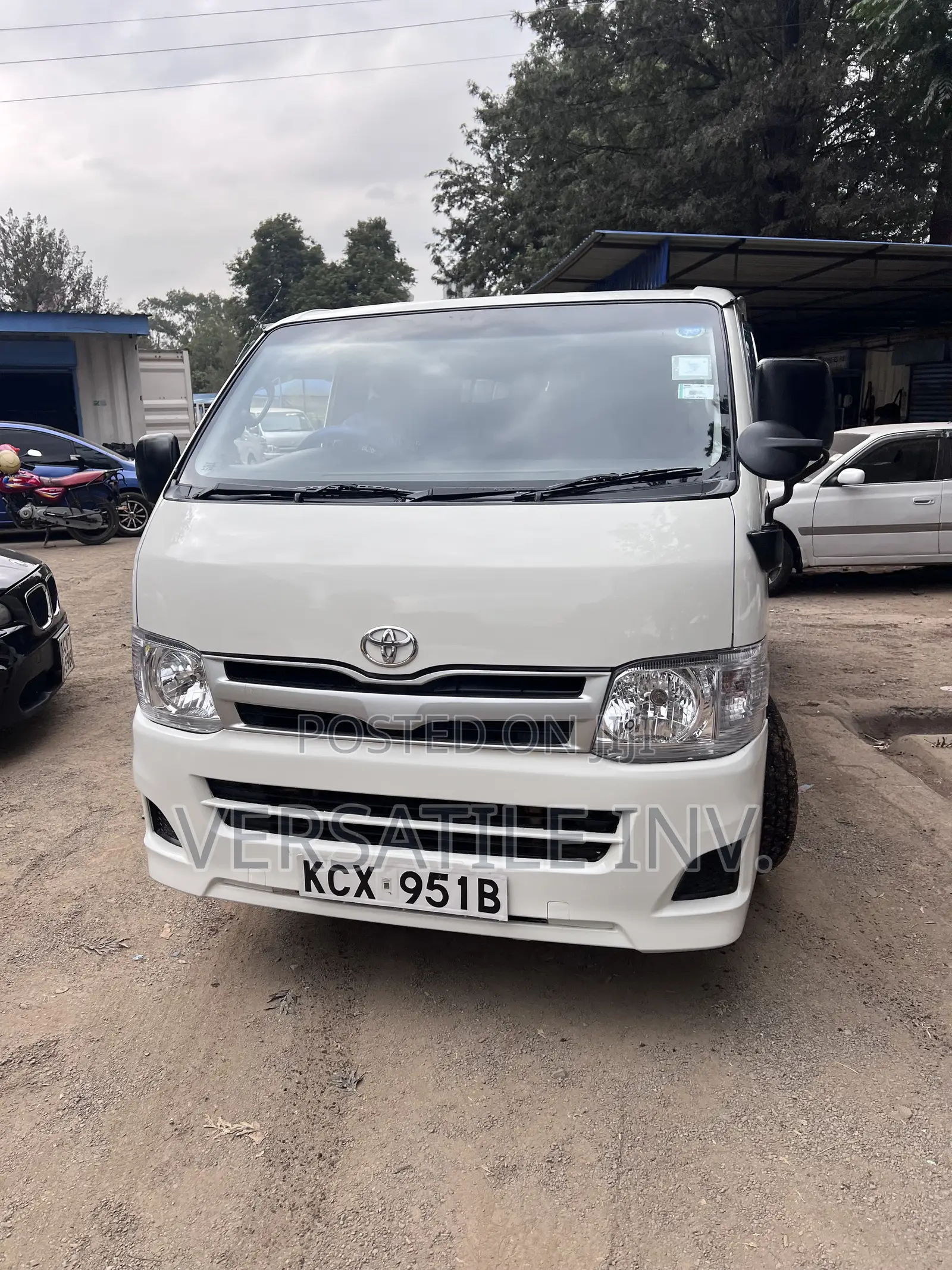 Toyota HiAce 2013 White