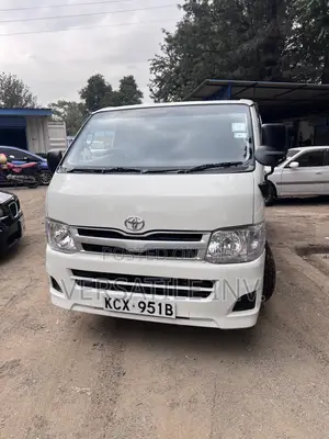 Toyota HiAce 2013 White
