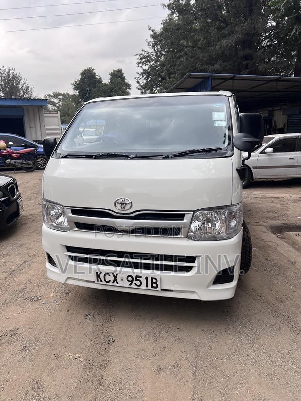 Toyota HiAce 2013 White - thumbnail 2