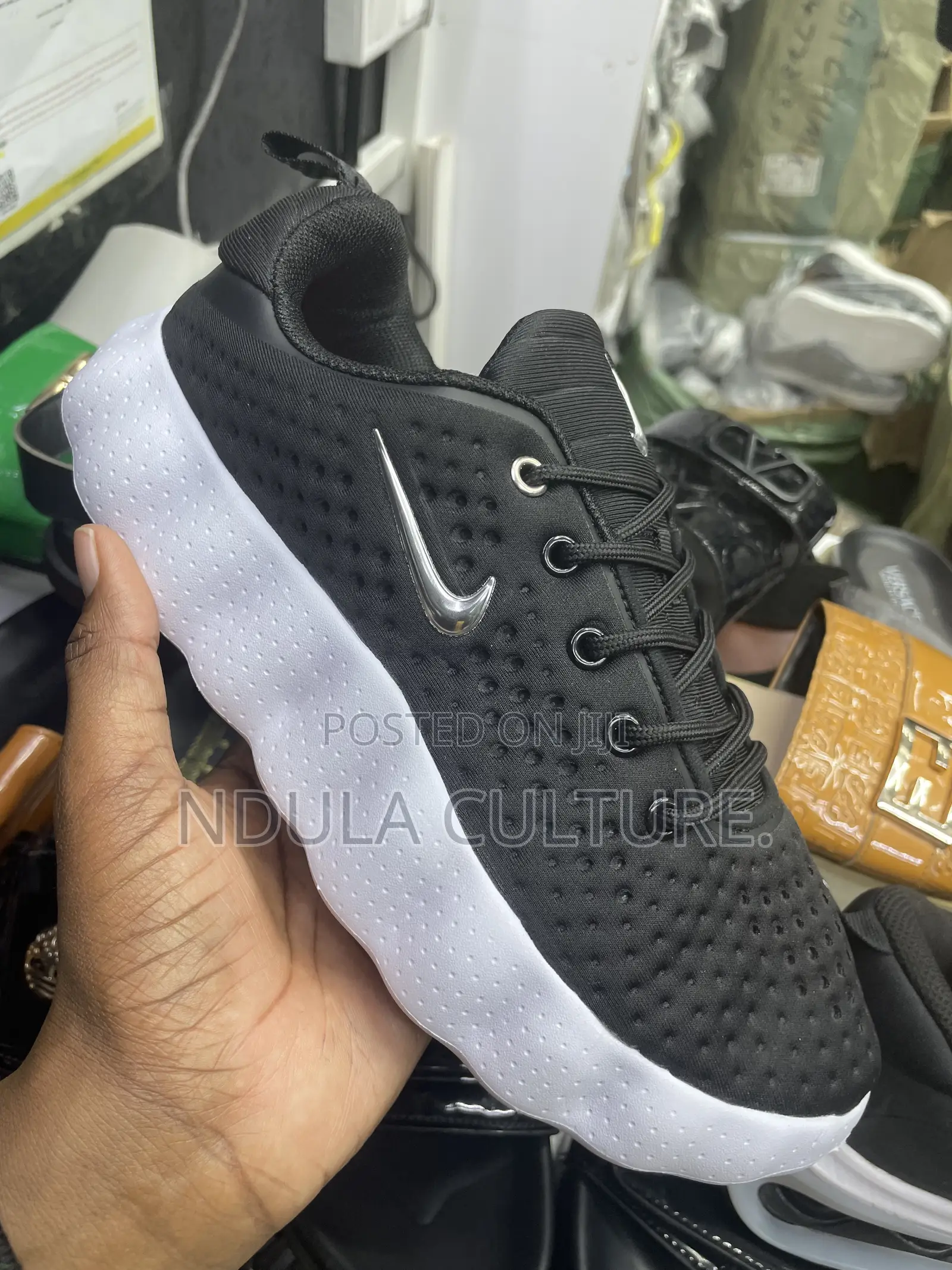 Nike Mind 002