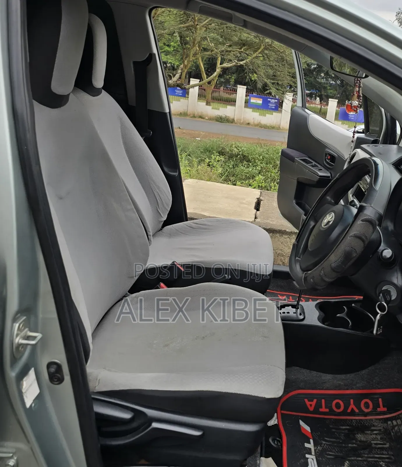 Toyota Vitz 2011 Green