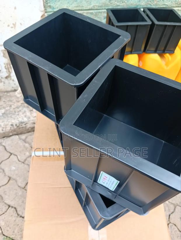Plastic Concrete Strength Test Cube Moulds - thumbnail 2